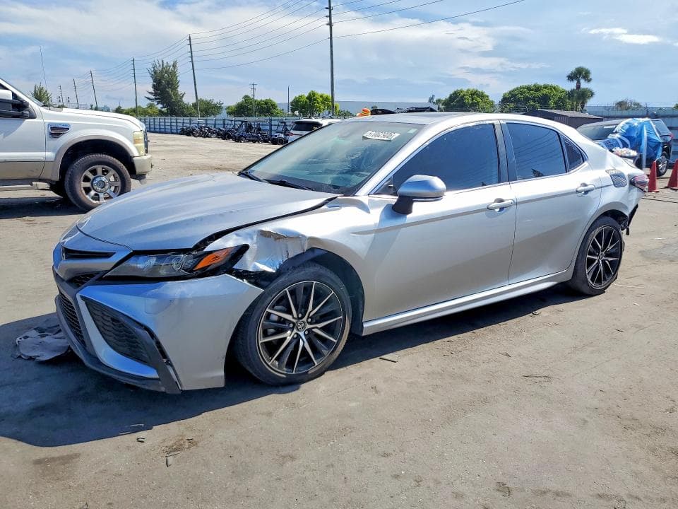 2024 Toyota Camry SE