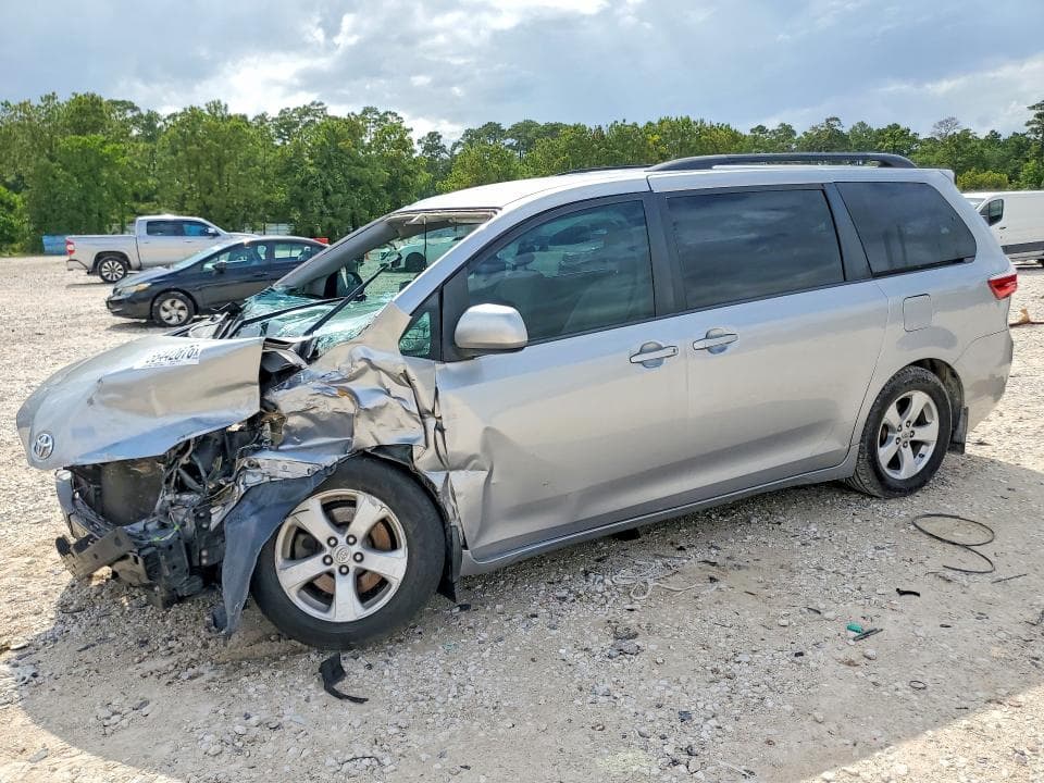 2017 Toyota Sienna LE