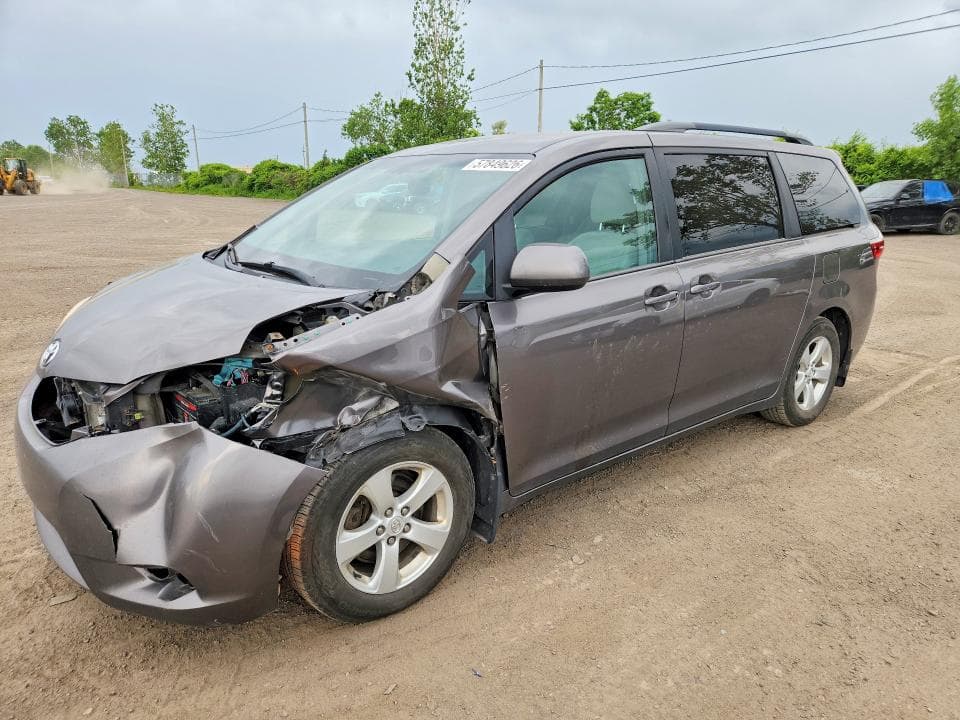 2016 Toyota Sienna LE