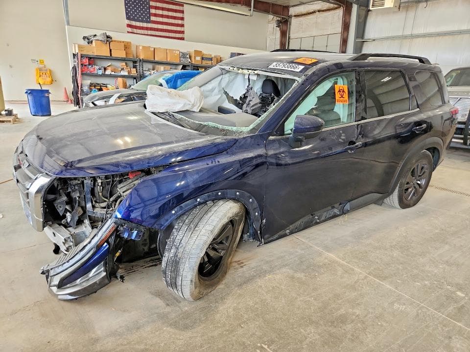 2022 Nissan Pathfinder SV