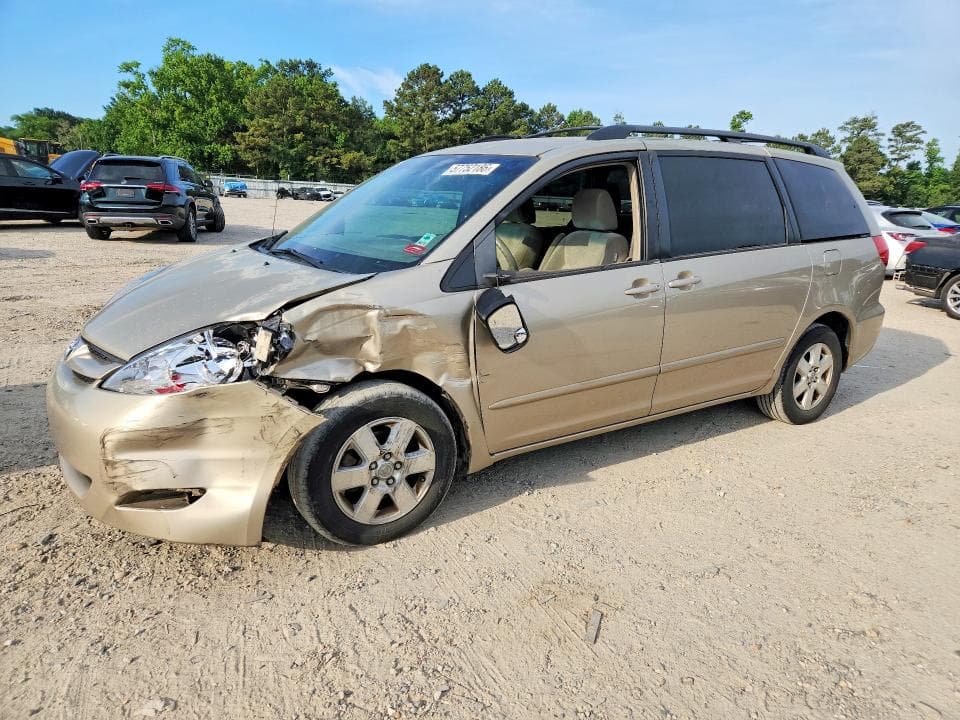 2010 Toyota Sienna LE 8-PASSENGER