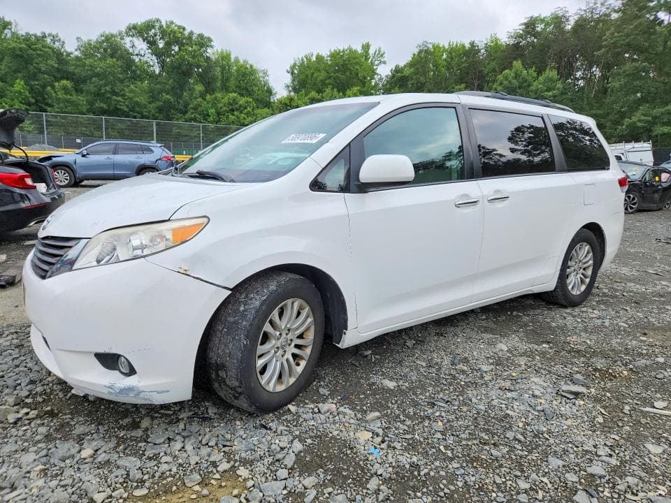 2012 Toyota Sienna XLE 8-PASSENGER