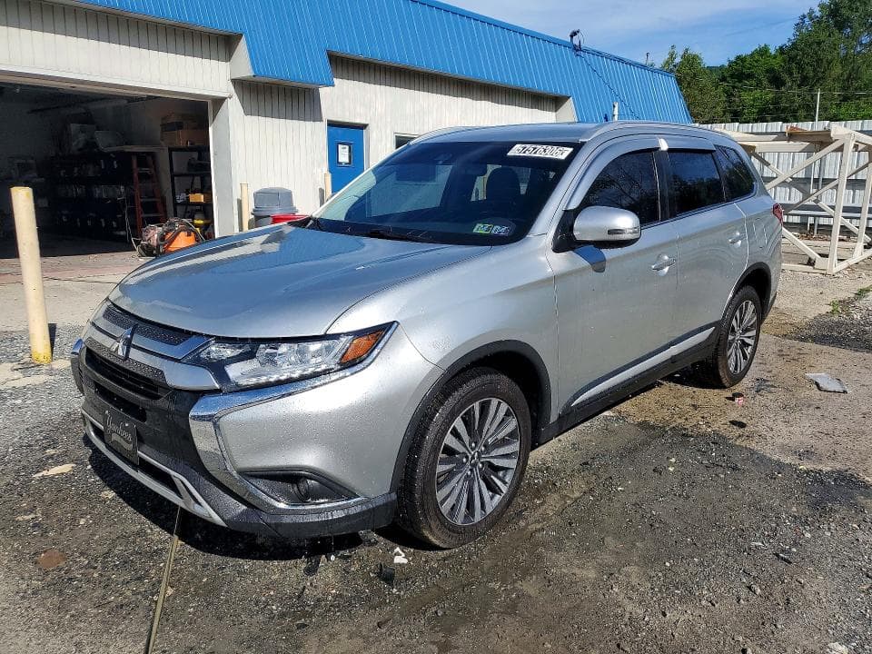 2020 Mitsubishi Outlander SE