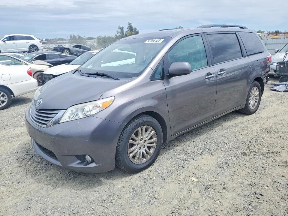 2017 Toyota Sienna XLE 8-PASSENGER