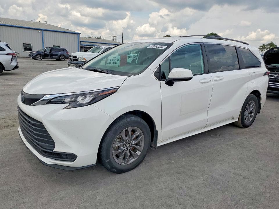 2025 Toyota Sienna LE