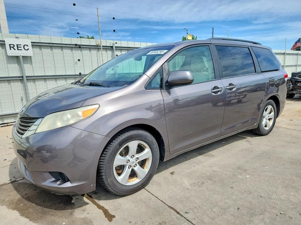 2011 Toyota Sienna LE