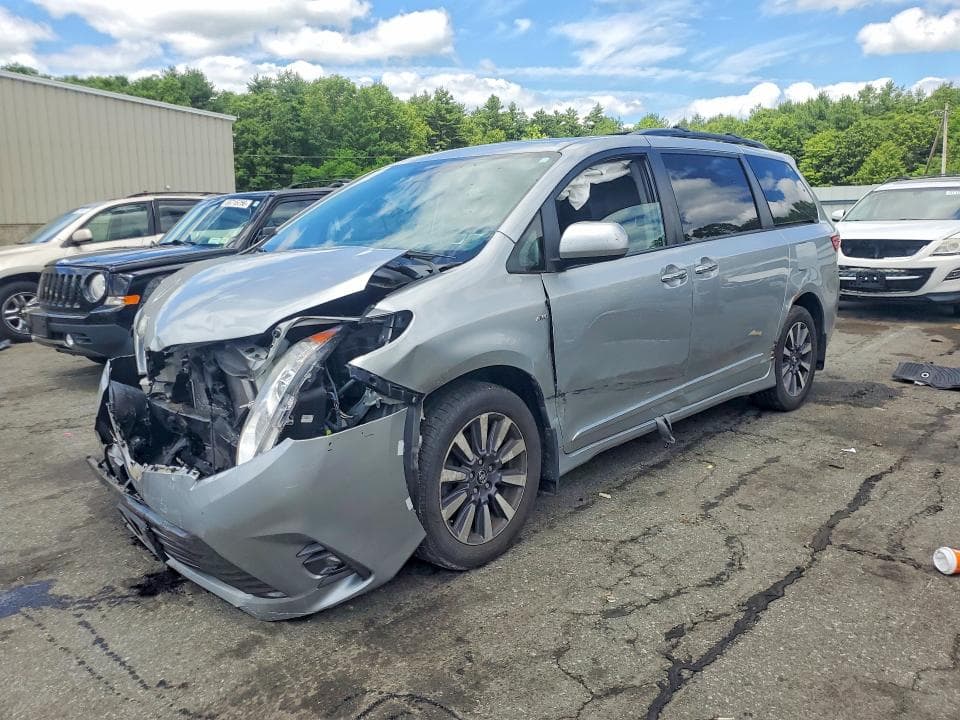2019 Toyota Sienna XLE 7-PASSENGER