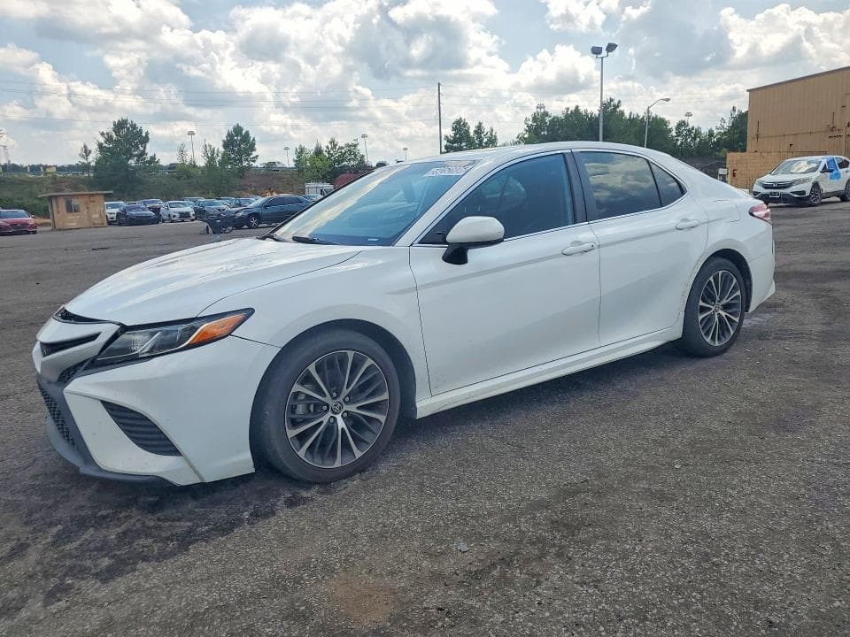 2020 Toyota Camry SE