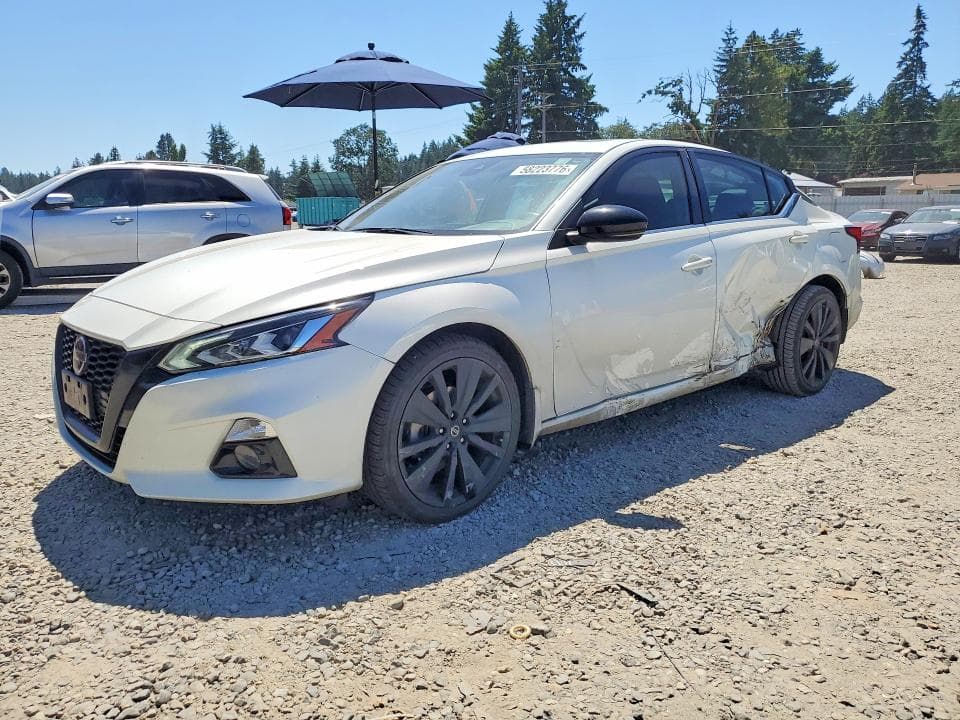 2022 Nissan Altima SR