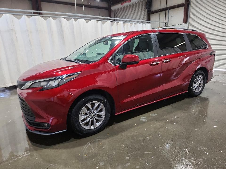 2025 Toyota Sienna XLE 8-PASSENGER