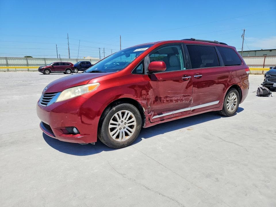 2012 Toyota Sienna XLE 8-PASSENGER