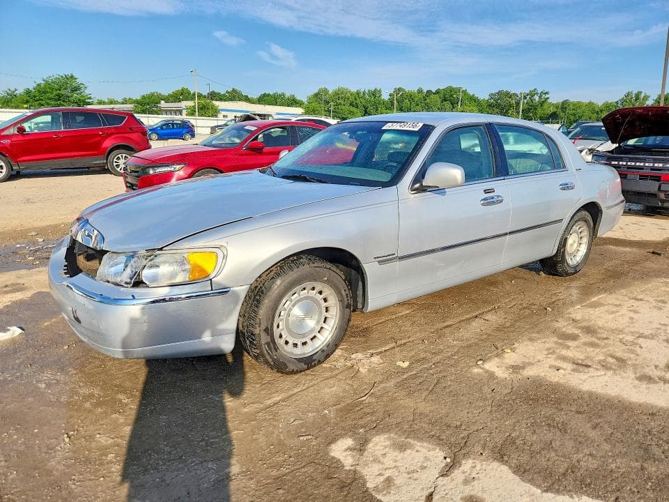 2002 Lincoln Town CAR Executive