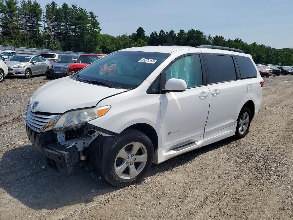2015 Toyota Sienna LE Mobility 7-PASSENGER