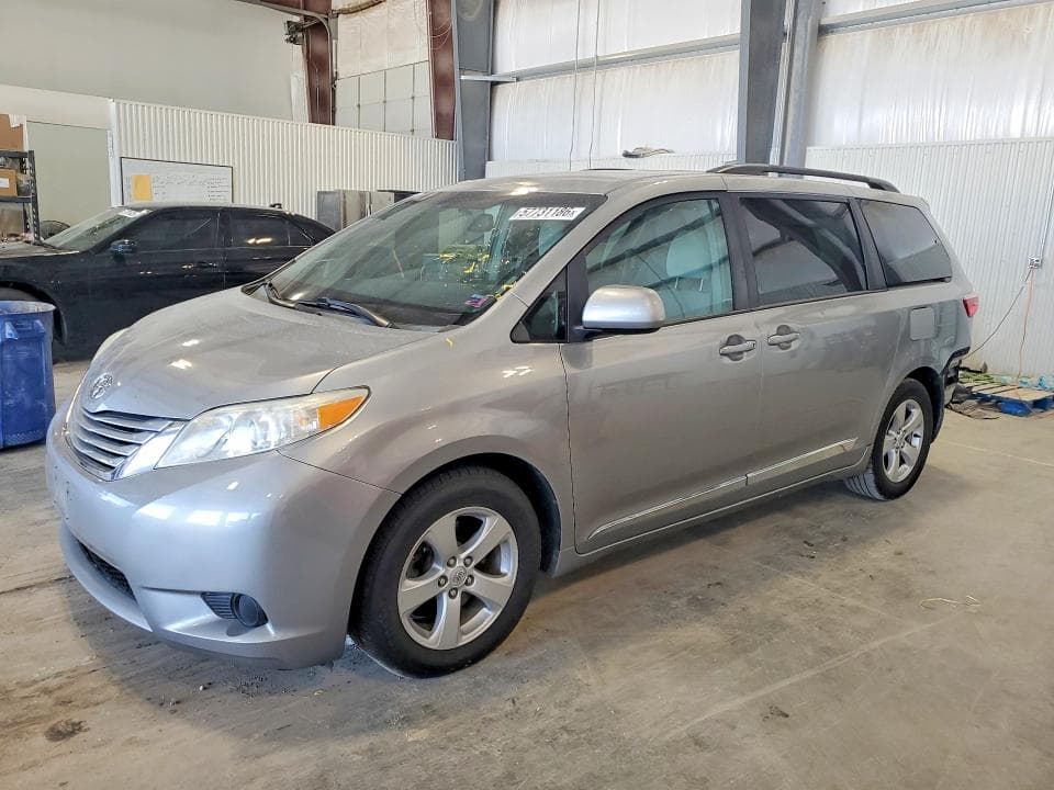 2015 Toyota Sienna LE