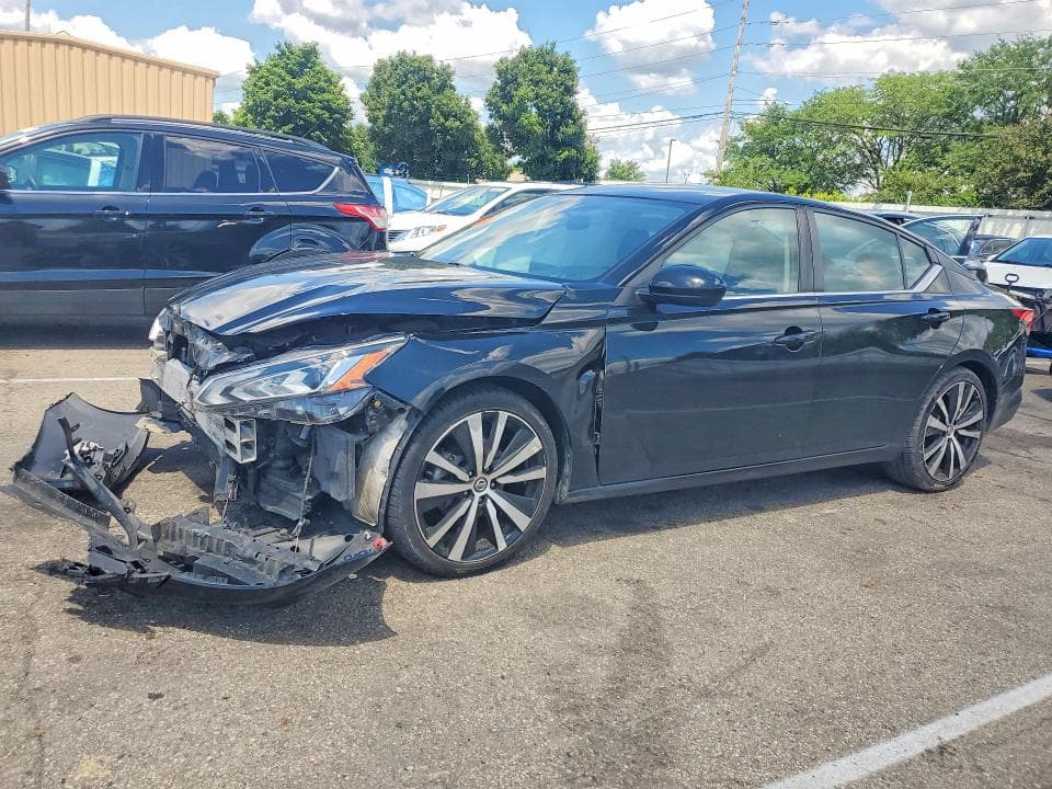 2022 Nissan Altima SR