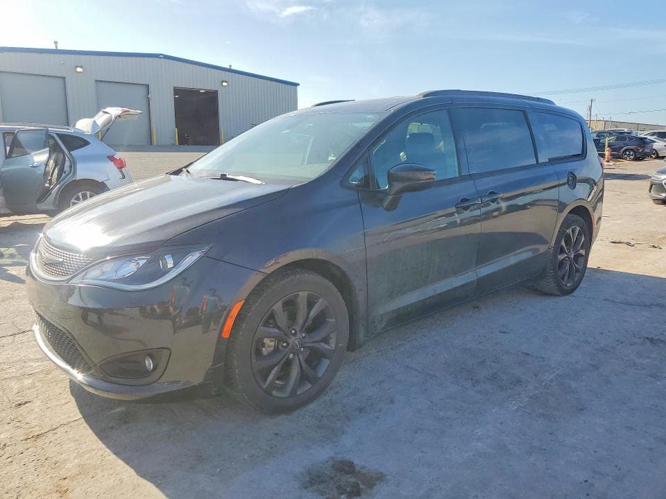 2020 Chrysler Pacifica Touring L Plus