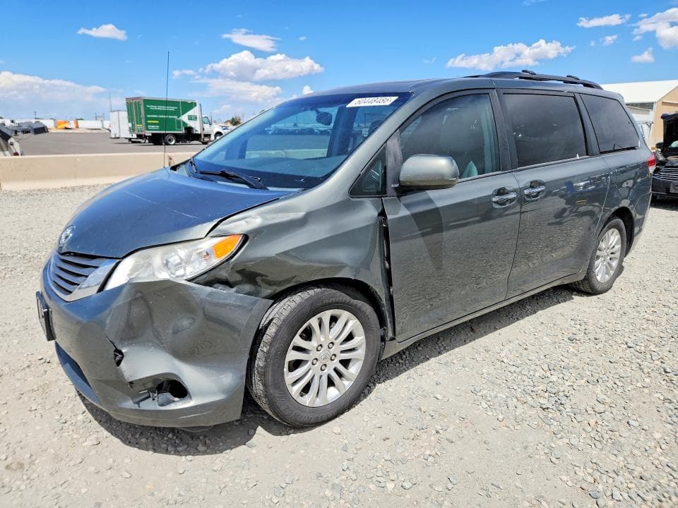 2012 Toyota Sienna XLE 8-PASSENGER