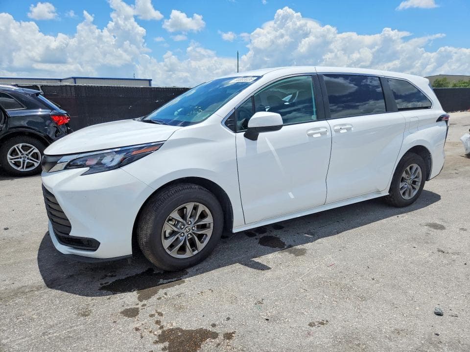 2026 Toyota Sienna LE