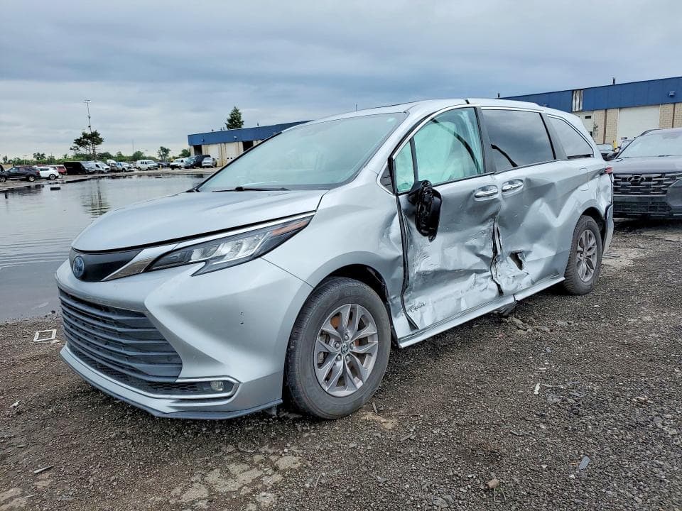 2021 Toyota Sienna XLE