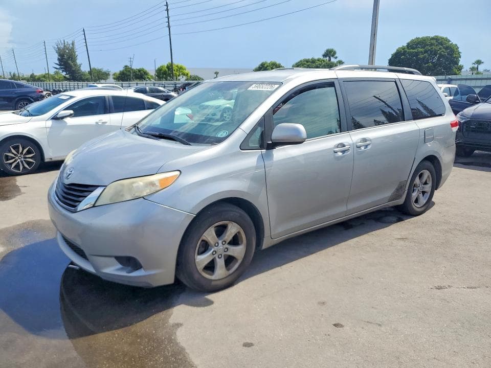 2014 Toyota Sienna LE
